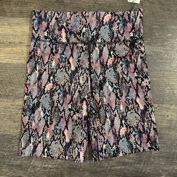 Cut The Frills Women Snakeskin Stretch High Rise Athletic Shorts Size Medium NWT - Picture 1 of 4